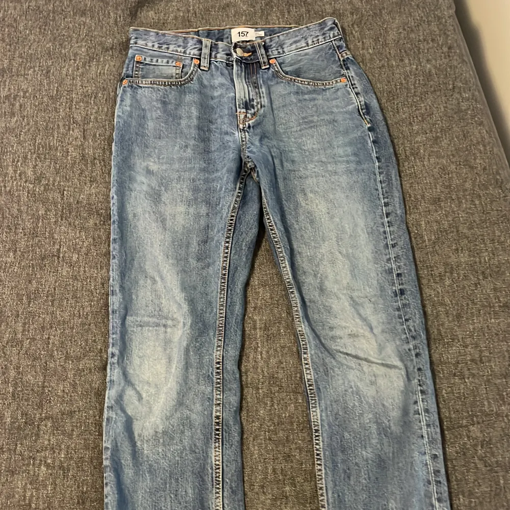 Säljer mina blå jeans från 157. Använda ett fåtal gånger men i ganska bra skick. Skick 7/10. Inga flaws eller liknande. Skriv om du har några funderingar. Priset är inte skrivet i sten. . Jeans & Byxor.