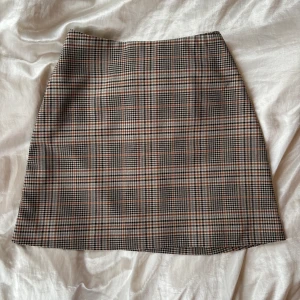 Minikjol  - Monki, storlek 34 Smal i midjan (ca 62 cm)