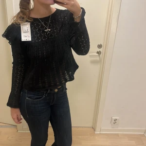Blus - Säljer denna fina tröjan från zara❤️nypris 399kr☺️