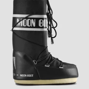 Moonboots  - Säljer mina svarta höga moonboots som knappt är använda har för mesta del bara stått i garderoben😊