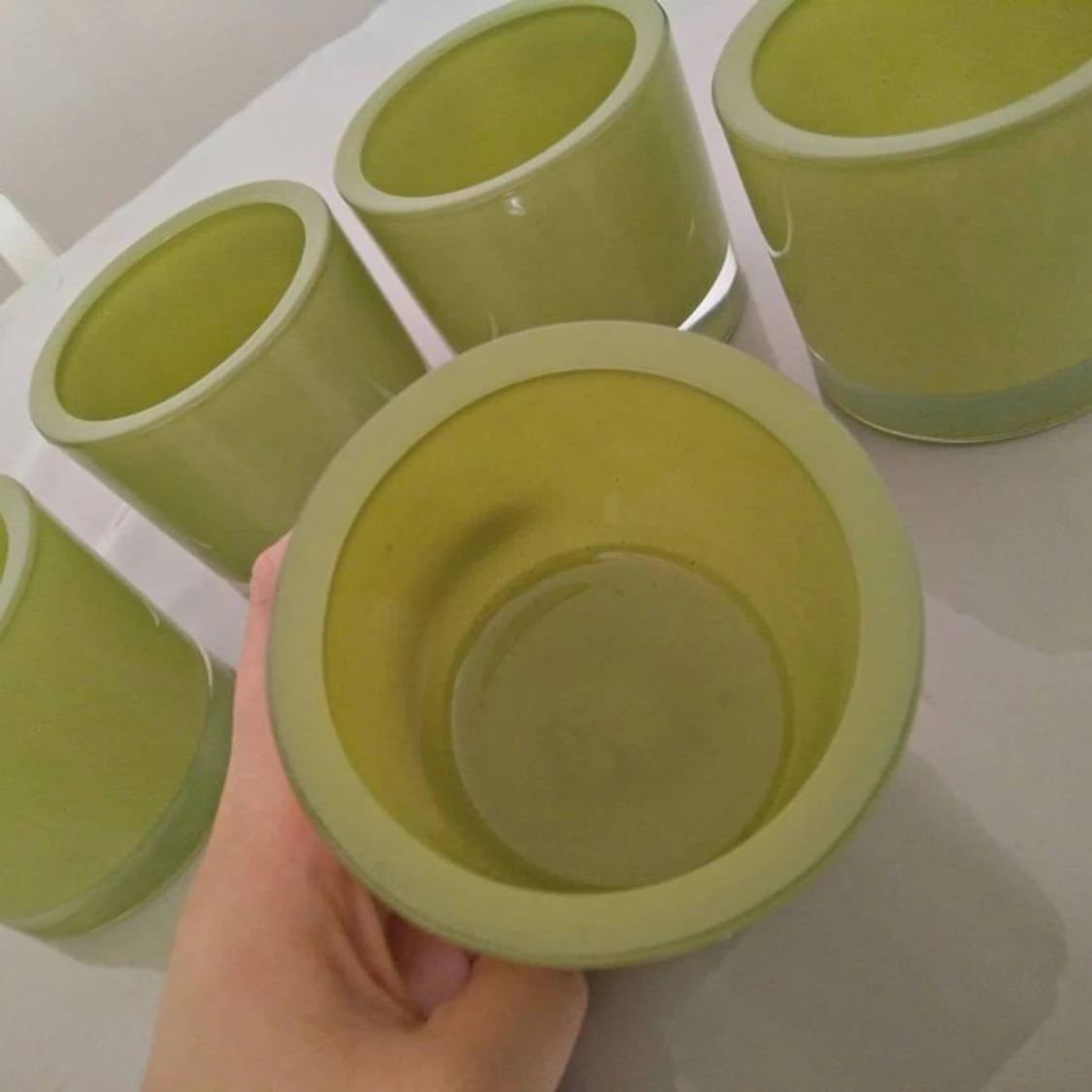 Ljus olivgrön ljushållare i Nyskick  - 1