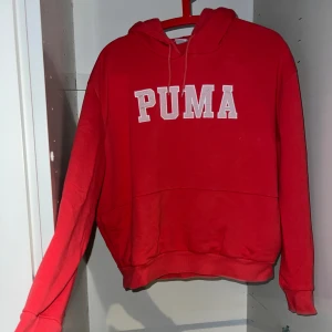 Puma hoodie - Märke: PUMA. Storlek M. 