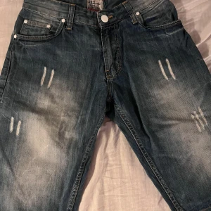 Jorts/shorts - Shorts/jorts använd max två gånger. 