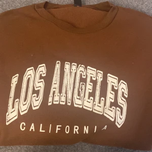 Los angeles hoodie - vissa bokstäver lite försvunna och suddiga