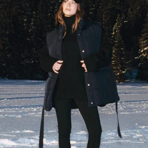 Svart väst - Aldrig använd 