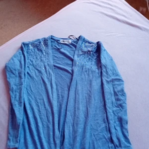 💙💙🩵🩵kofta - Fin kofta från hm🩵. Använd ett fåtal gånger