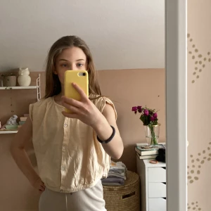 Blus - Gul/Orange Blus med knappar 