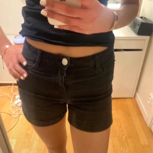 lågmidjade shorts!  - Dessa lågmidjade shorts har blivit för små för mig! Jag är 179cm💕💕