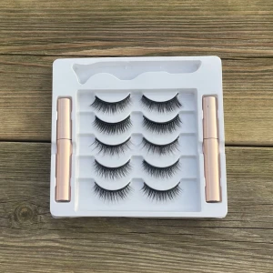 Fransar - Magnetiska fransar som bara har provats på utan lim 🩷 kommer med magnetisk eyeliner och förpackning. [kan fixa billigare frakt via swish]