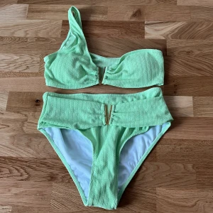 Bikini  - Säljer helt ny bikini super snygg 