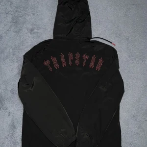 Trapstar windbreaker  - Hej jag säljer min helt nya Trpastar windbreaker om du är intresserad att köpa den det är bara att kontakta mig!😁