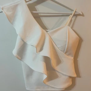 Fest topp - As snygg fest topp, säljer då den tyvärr var lite för stor för mig💞 använd gärna köp nu! 