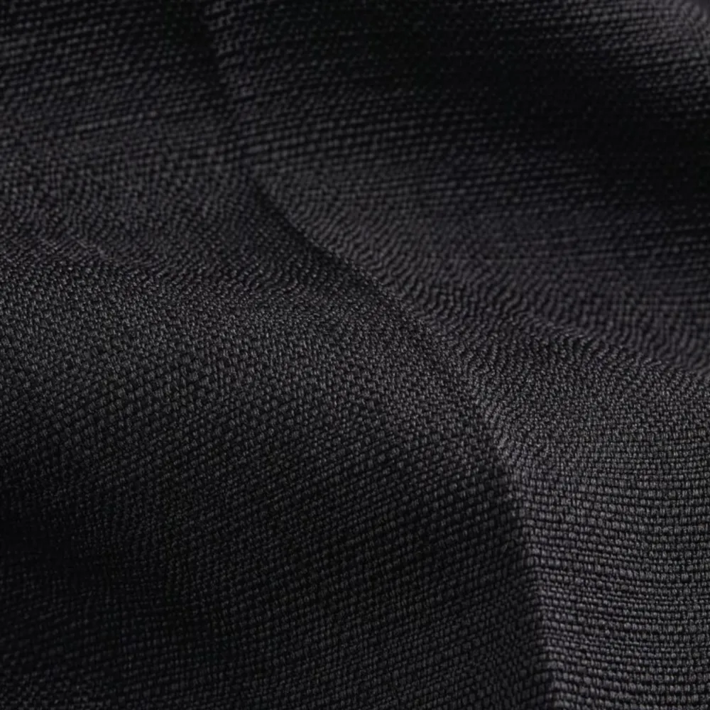 Nya svarta glansiga kostymbyxor. Storlek 34 med prislappen kvar.. Jeans & Byxor.