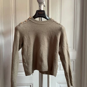 tröja  - Fin tröja från H&M som är jätteskön! 