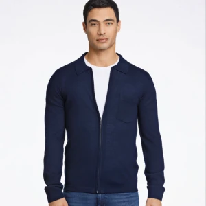 Lindbergh tröja  - Lindberghs tröja i 50%merinoull och 50%arkyl. Säljer då den börjar bli för liten. Storleken är M. Tröjan är i fins skick. Köpt för 750kr  Säljer för endast 350kr 