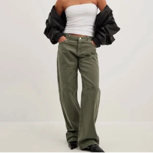 Gröna jeans  - Helt oanvända jeans som jag köpte på Plick men som tyvärr var för stora på mig ❤️ 