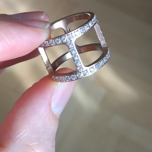 Edblad ring rosé guld - Väldigt fin Edblad ring i rosé guld, knappt använd.