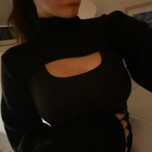 Stickad bolero - Endast testad, fint skick