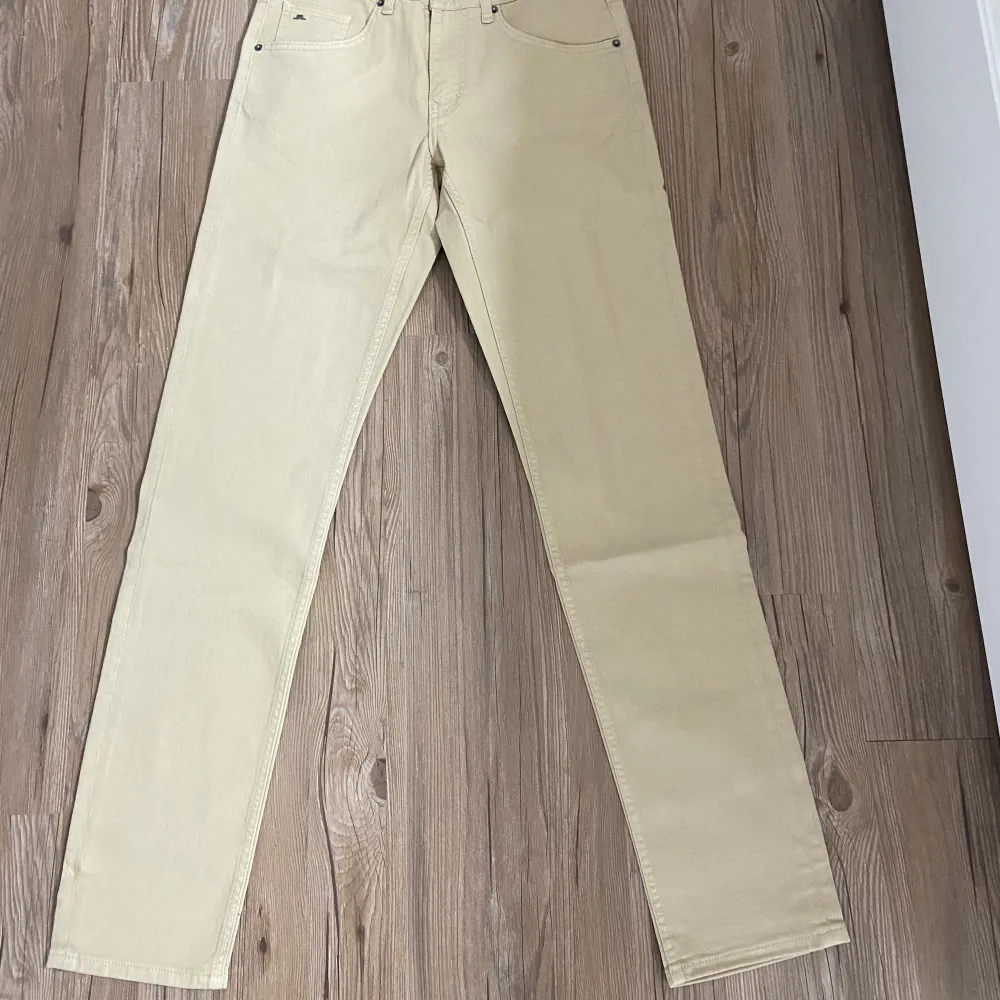Nya J.Lindberg jeans(safari beige). Modell Jay Solid Stretch. Nypris 1400kr.. Jeans & Byxor.