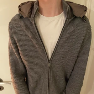 Massimo Dutti cardigen  - Storlek M  Skick 10/10 nästan helt oanvänd 