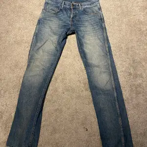 Hej säljer nu dessa feta Gucci jeans. Skick 9/10 bara ett hål inuti höger ficka✅ för en bra passform skulle jag säga att dem passar runt 180-185. Nypris runt 7k mitt pris 600✅ tveka inte att höra av er!