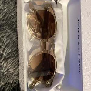 Nya Chimi 03 Ecru - Helt nya aldrig använda. Kommer i kontakt original förpackning som du skulle köpa ett par helt nya. De är i de bästa skicket möjligt. Färg: Ecru Modell: 03