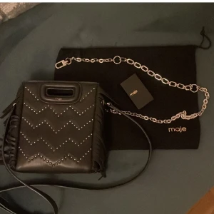 Maje väska - Säljer min unika maje väska då den inte kommer till användning. Den är använd ett fåtal gånger. 💕 