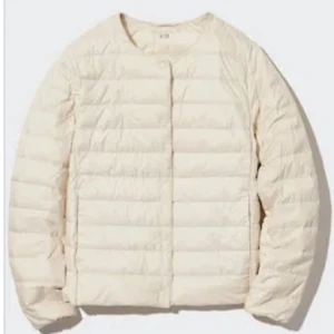 Uniqlo jacka🥹🩷 - Världens sötaste och trendiga uniqlo jacka i beige, skriv för fler bilder💕