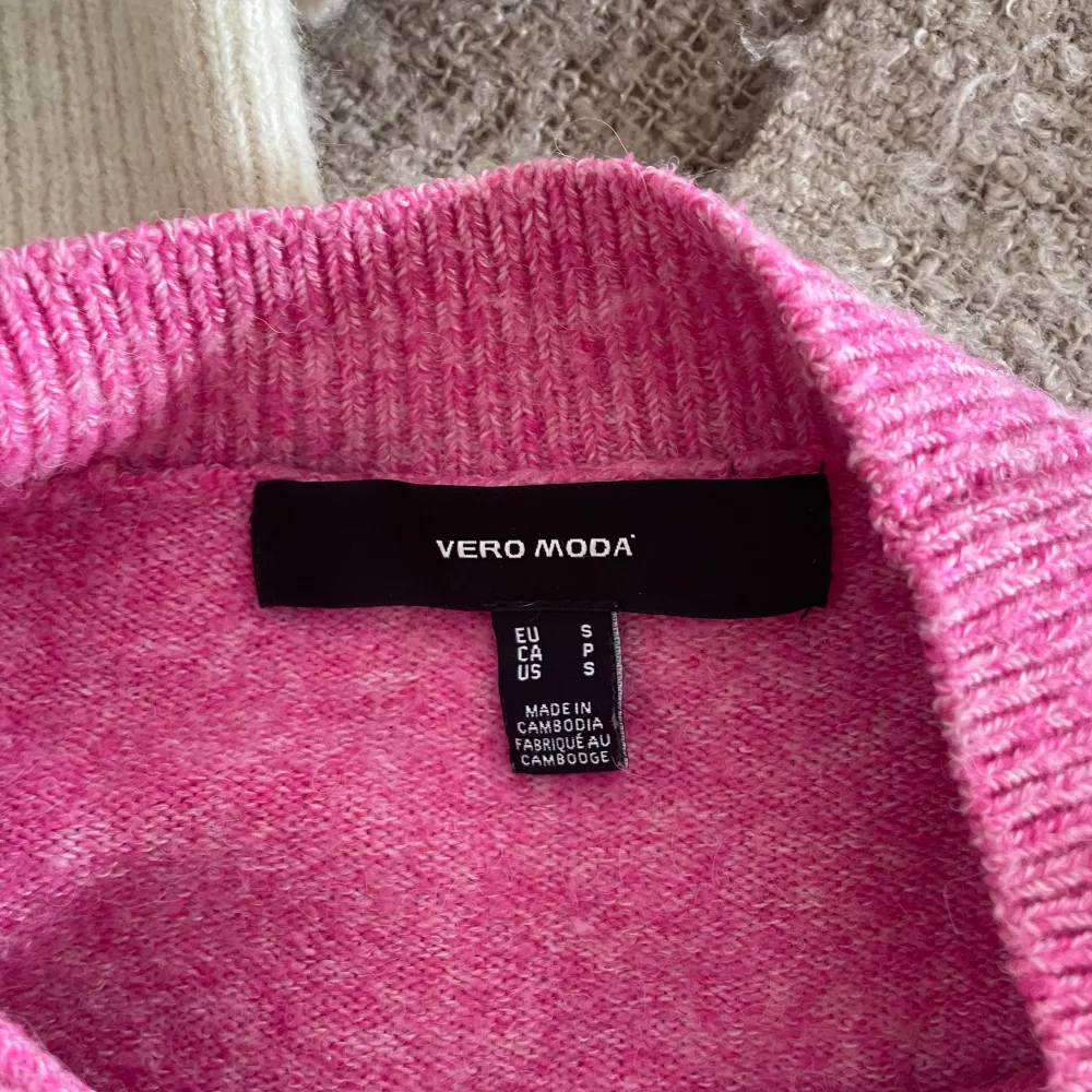 Rosa stickad tröja från Vero Moda . Stickat.