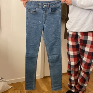 Glitter skinny jeans  - Jeans med glitter pärlor i bra skick, knappt använda