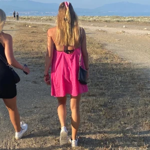 Rosa klänning  - Fin rosa klänning köpt från hm förra sommaren 