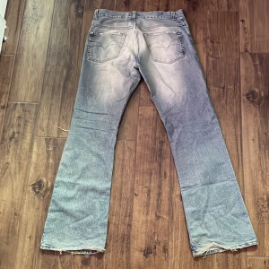 Gabba jeans med ljus wash Loosefit/bootcut  - Tja säljer min snygga Gabba jeans som sitter loosefit bootcut i snygg ljus wash. Storlek är 34/34. Skriv om du har några frågor 🙌✍🏻😊