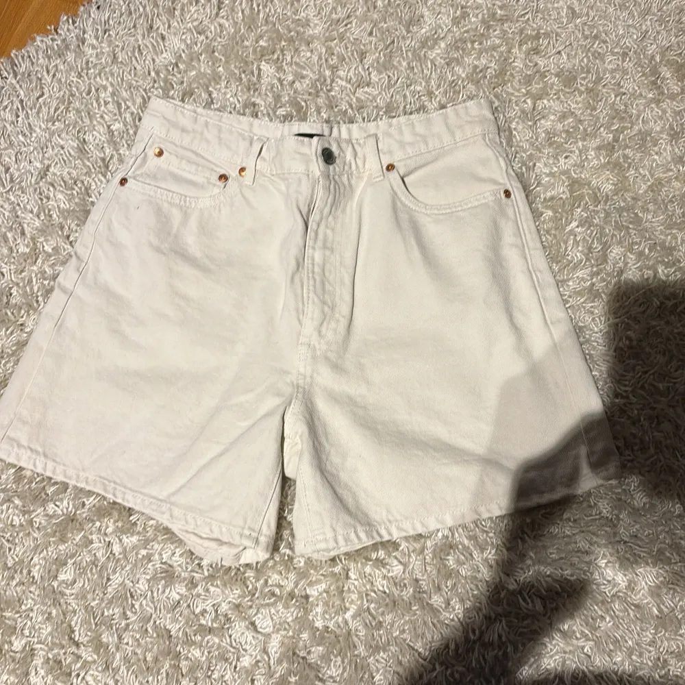  jeans shorts i ny skick storlek 38 Ny pris 260kr Lindex. Shorts.