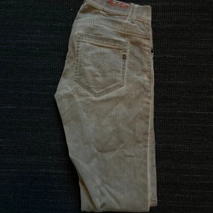 Dondup jeans - Olivgröna dondup jeans Storlek 30