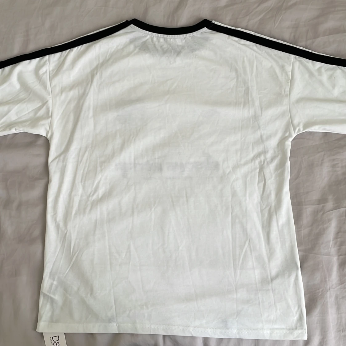 Vit Tröja med design/slogan/grafik 99 kr - 92