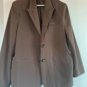 Blazer - Blazer i storlek 42. Bra skick. Säljer för 200kr köptes för 699kr