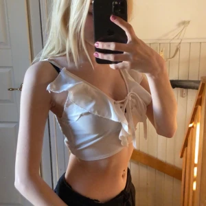 Croptop - En vit croptop i storlek S.