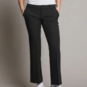 BIKBOK kostymbyxa Vera - Lite för korta i benen för mig som är 1,68 men i övrigt sitter de helt perfekt enligt mig🩶nästan helt oanvända, bara använt upp till 2-3 gånger🖤