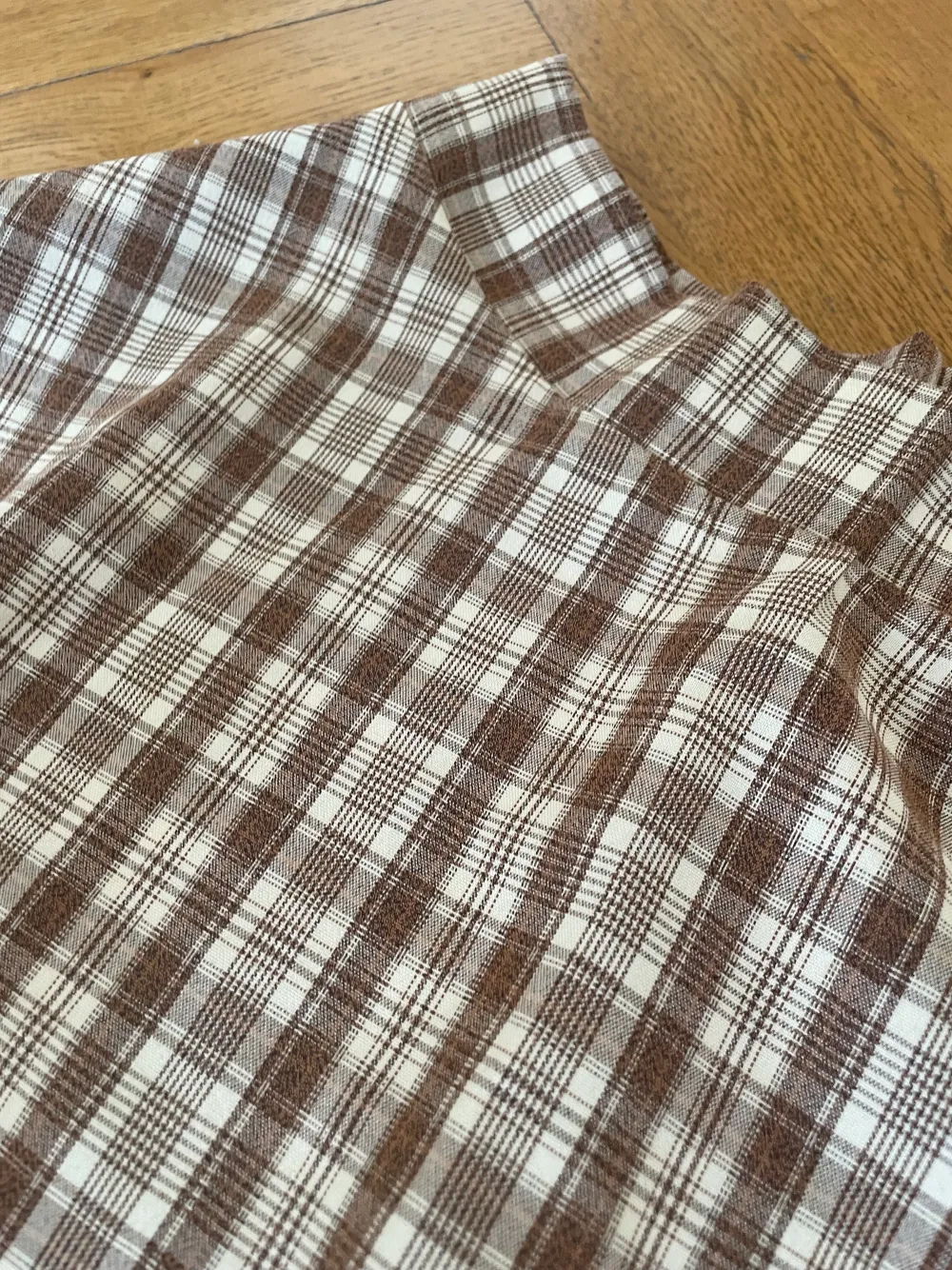 en jättefin kjol jag köpte för ca. 100kr online❤️ Aldrig använd, är i nyskick!. Kjolar.