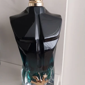 Jean paul gaultier le beau le parfum - Jean paul gaultier parfym, har bara sprutat runt tio sprut. Pris kan diskuteras.