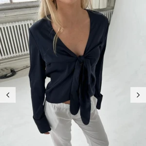 Jättefin satin blus - Superfin satin blus från design by si💓knappt använd 