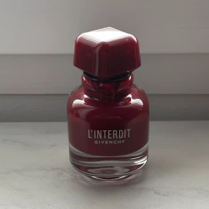 givenchy parfym  - 35 ml endast testat några gånger 