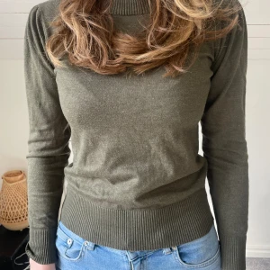 Långärmat tröja - Jätte fin långärmad stickad ish tröja💕