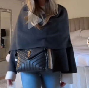 Zara cardigan/jacka - Superfin kofta/jacka perfekt nu till våren från zara, den är helt ny med prislapp kvar, säljer då den va något stor på mig