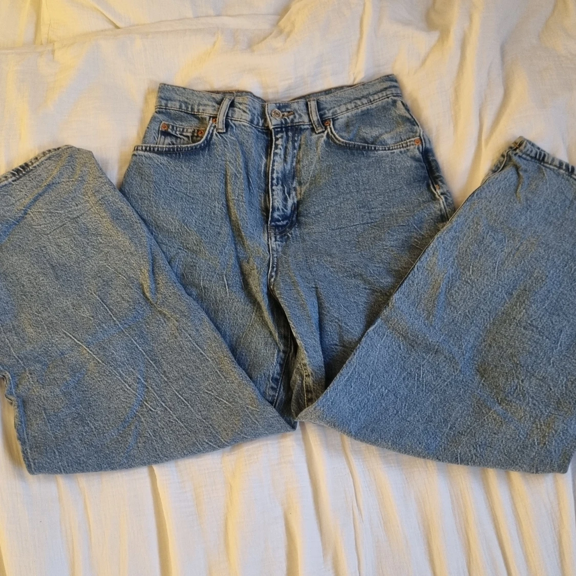 Blåa högmidjade jeans  - 90