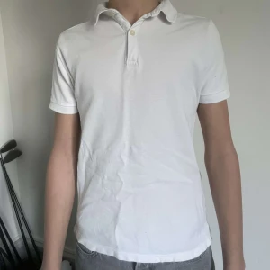 Piké tröja - Piké tröja från zara, sparsamt använd, tyvärr för liten