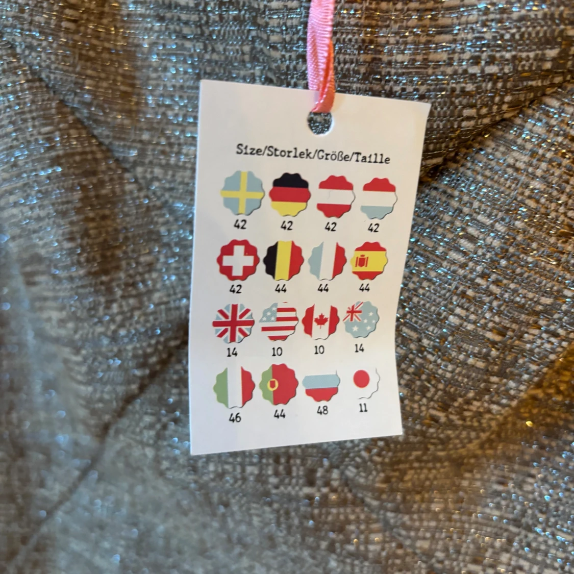 Guldig klänning, Emmy design  - 91