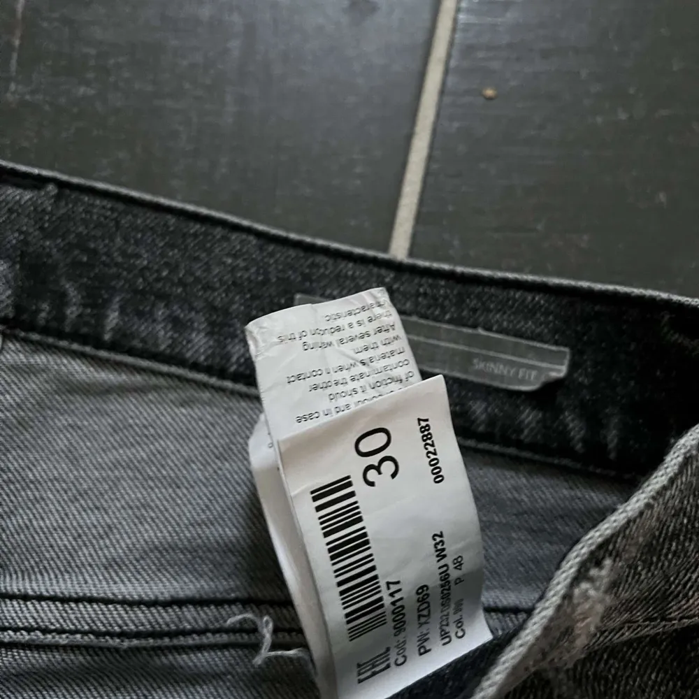 Ett par riktigt feta dondup jeans i storlek 30. | Nypris 3000kr | Mitt pris endast 1350kr | Grymt skick 8.5/10 | Hör av dig vid funderingar?🙌🔔. Jeans & Byxor.
