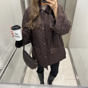 Arket Brun Quiltad jacka  - Säljer denna. Nyskick. Nypris 1799