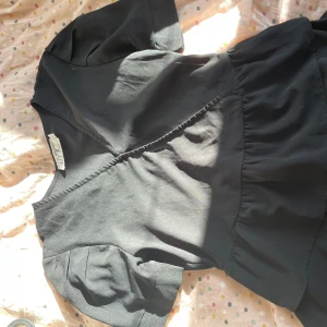 Svart söt blus  - Stor i storleken skulle jag säga  Andvänd fåtal gånger 